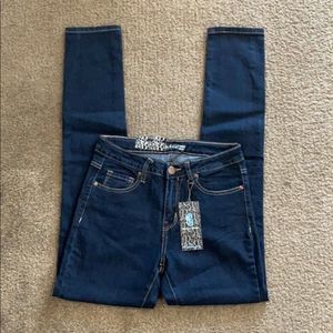Skinny jeans stretch